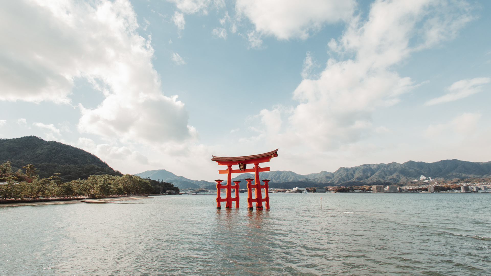./assets/img/photos/japan-gate.jpg